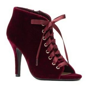 Dark red lace-up heels!!😄